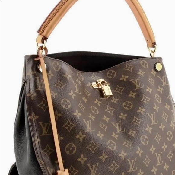 Louis Vuitton Gaia Noir - Picture 6 of 16